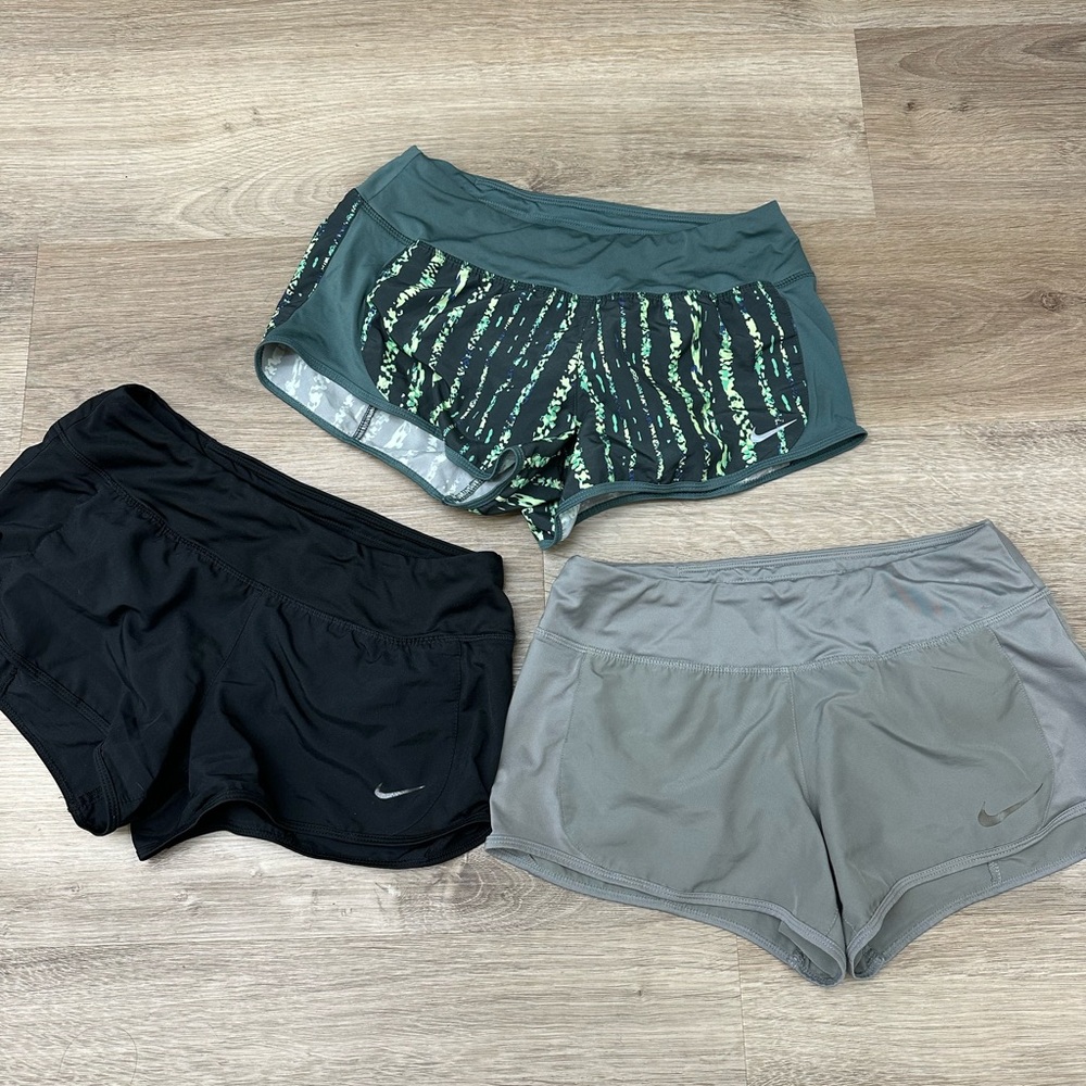 Like new women lot Nike Women's Athletic Shorts - size small